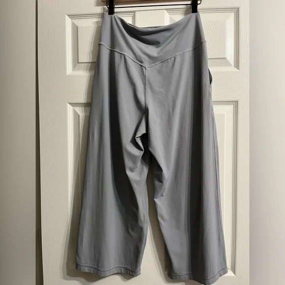 lululemon athletica Align Wide Leg Super-High Rise Crop 23” Rhino Grey -Size 10 - Picture 2 of 9